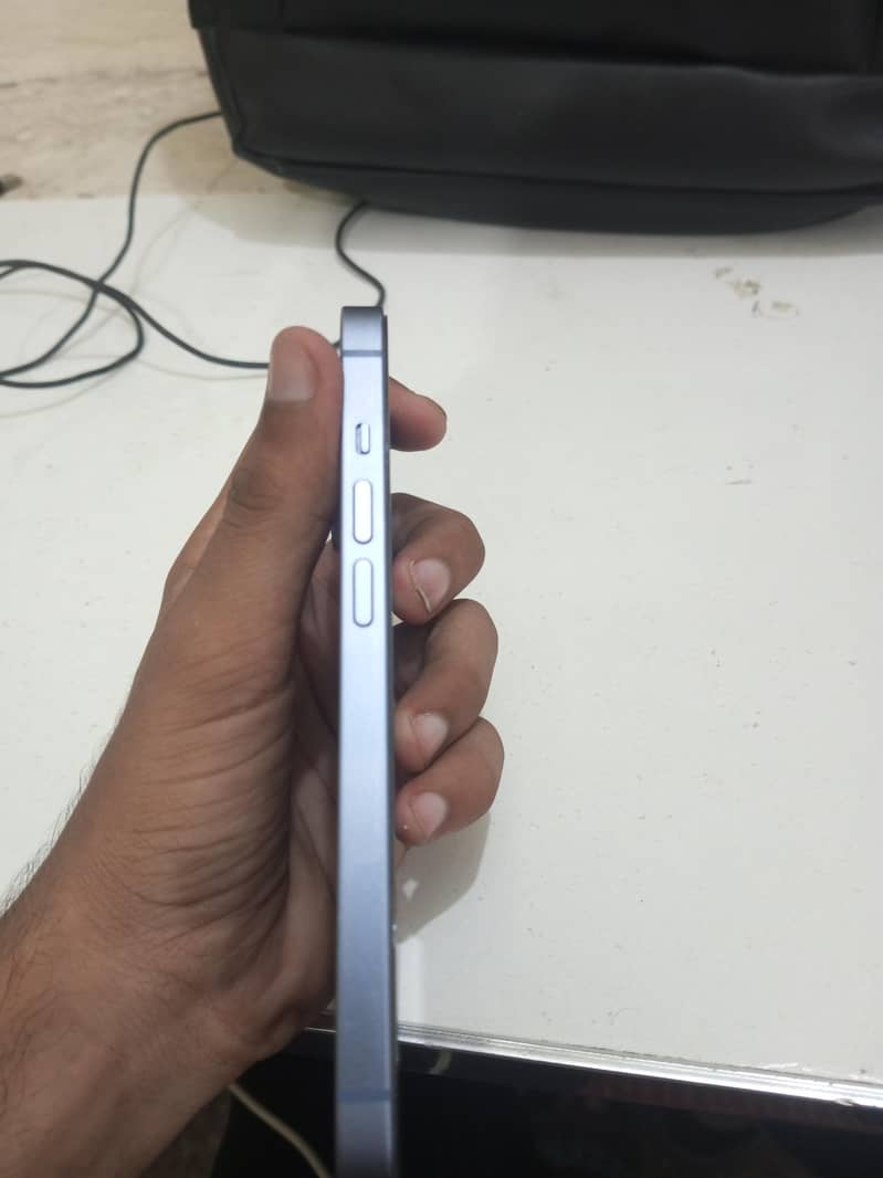 Apple iPhone 14 4