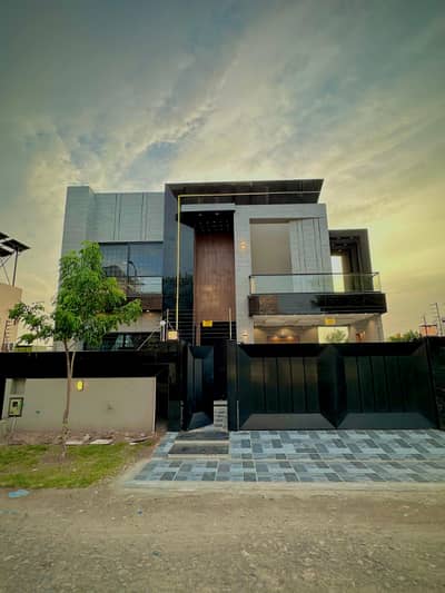 10-Marla Ultra Modern Designer House Facing Park Available For Sale