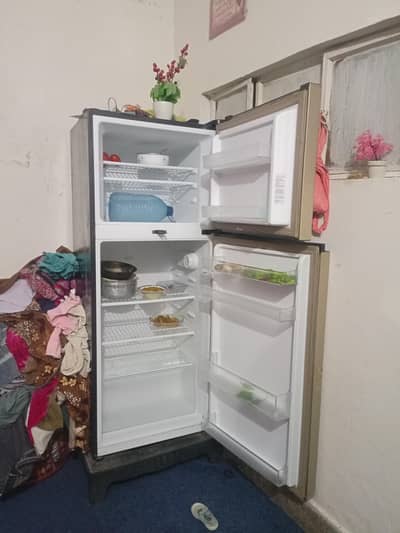 Dawlance reffor sale 10 10 condition wa:03215221883,call 03358327768