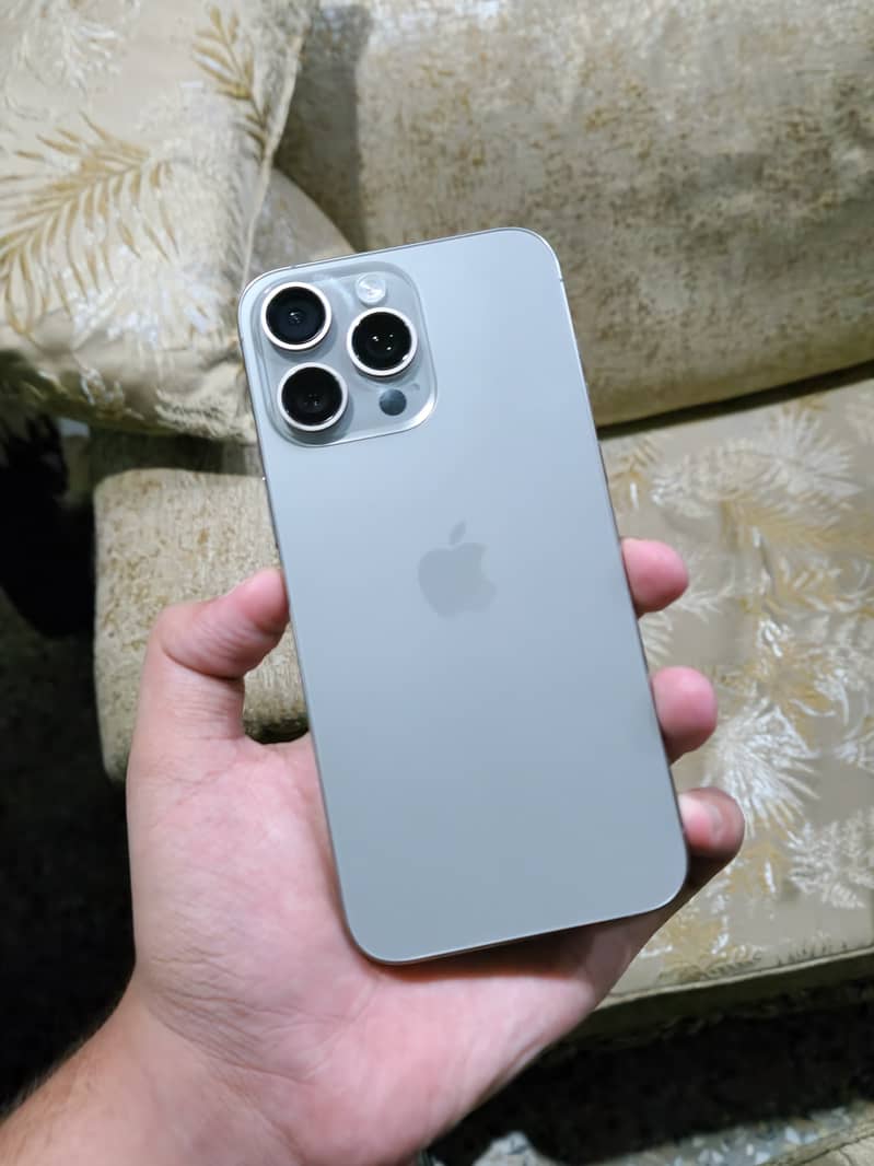 Apple iPhone 15 Pro Max 0