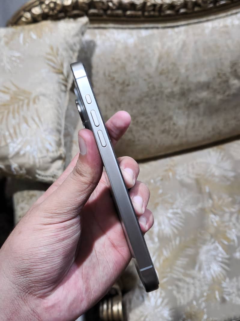 Apple iPhone 15 Pro Max 2