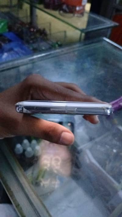 10  128 gb storage