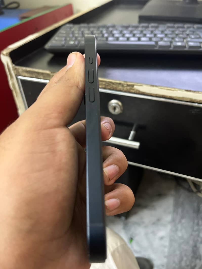 Apple iPhone 14 3