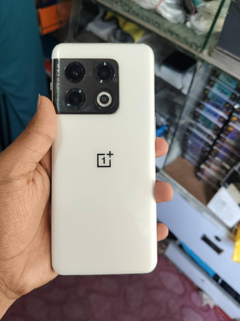 One Plus 10 Pro 4