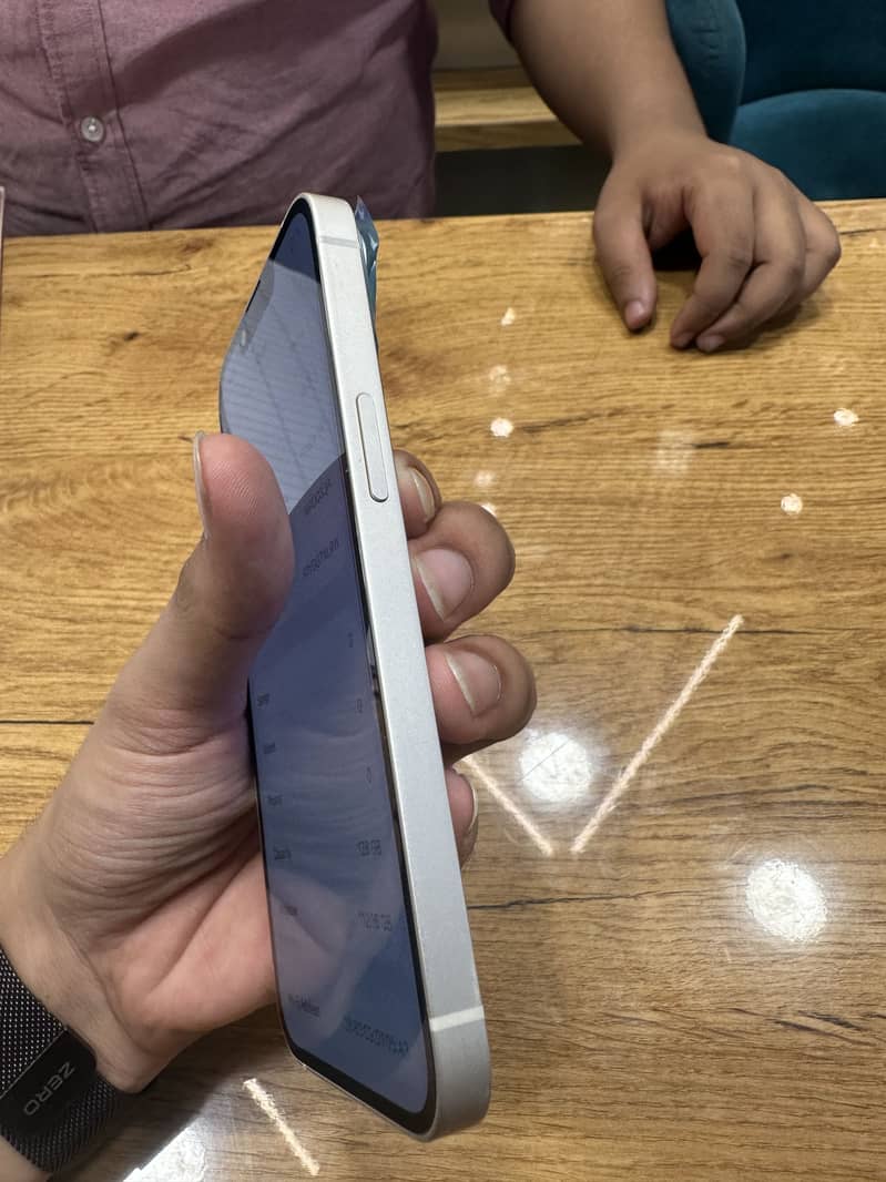 Apple iPhone 14 4