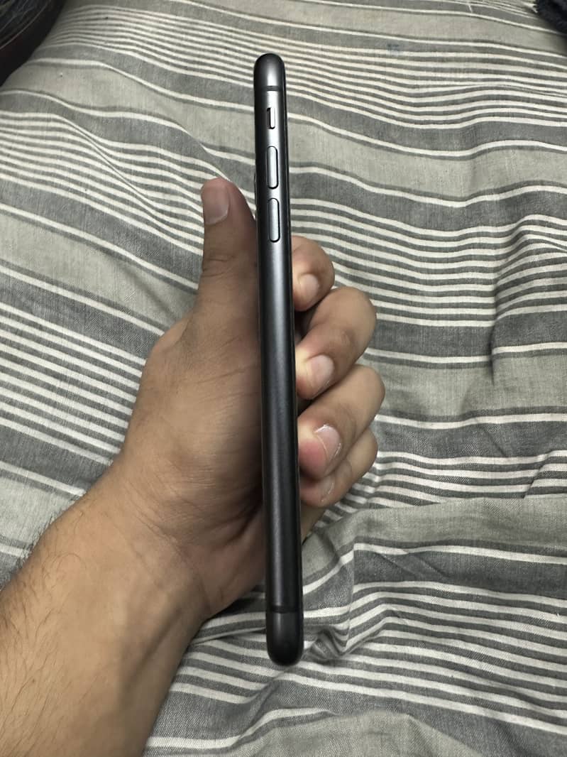 Apple iPhone 11 3