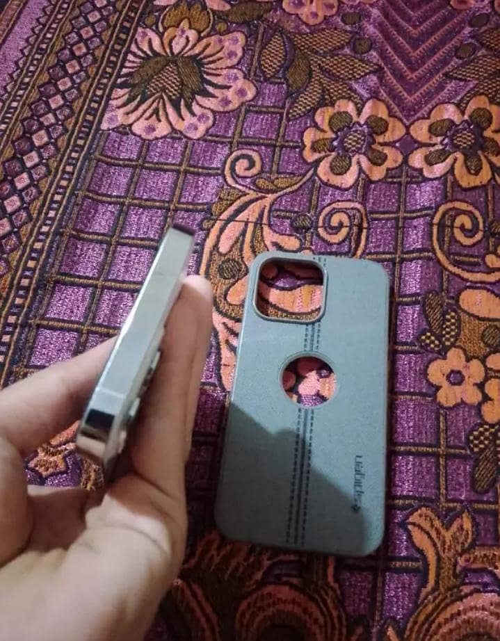 Apple iPhone 13 Pro 2