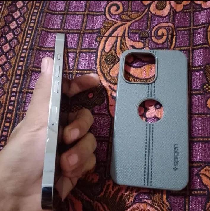 Apple iPhone 13 Pro 4
