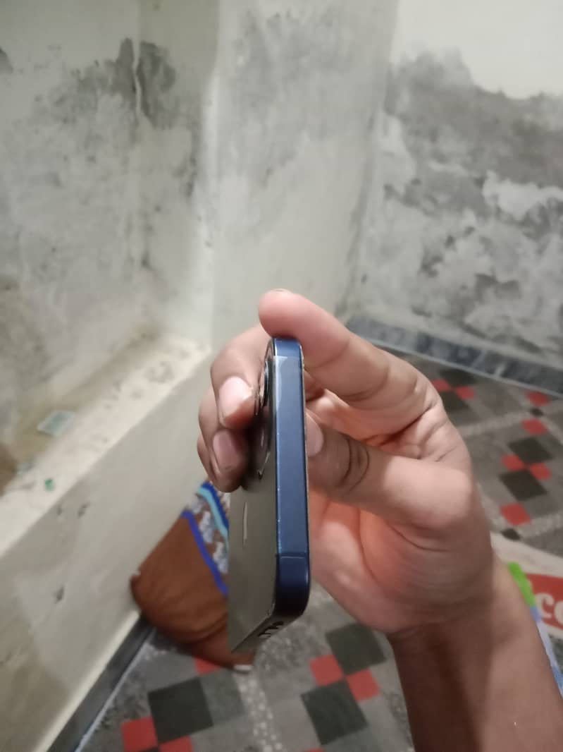Apple iPhone 12 6