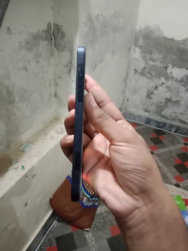 Apple iPhone 12 1