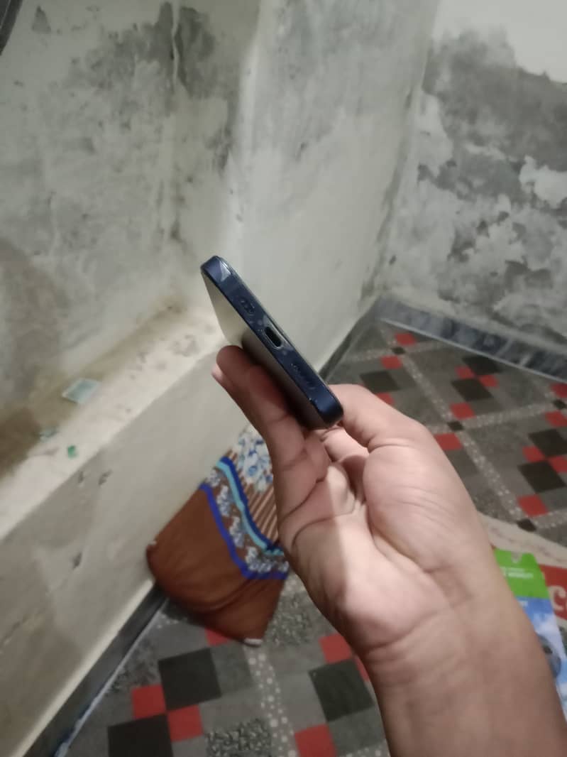 Apple iPhone 12 2