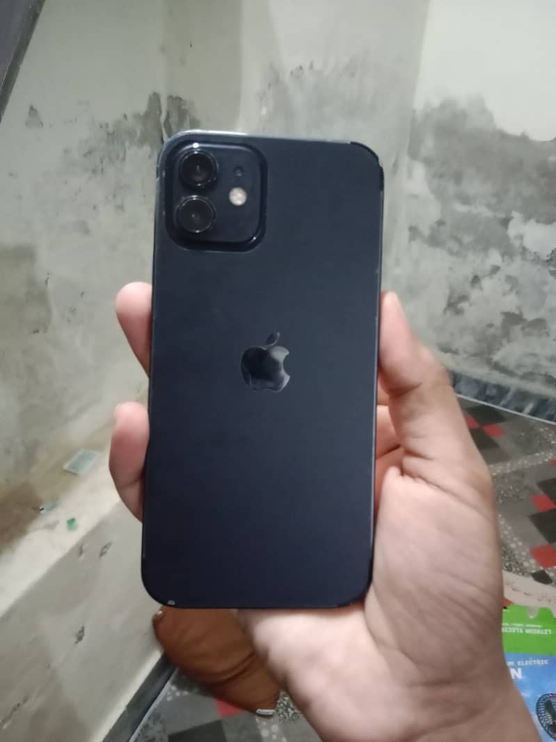 Apple iPhone 12 4