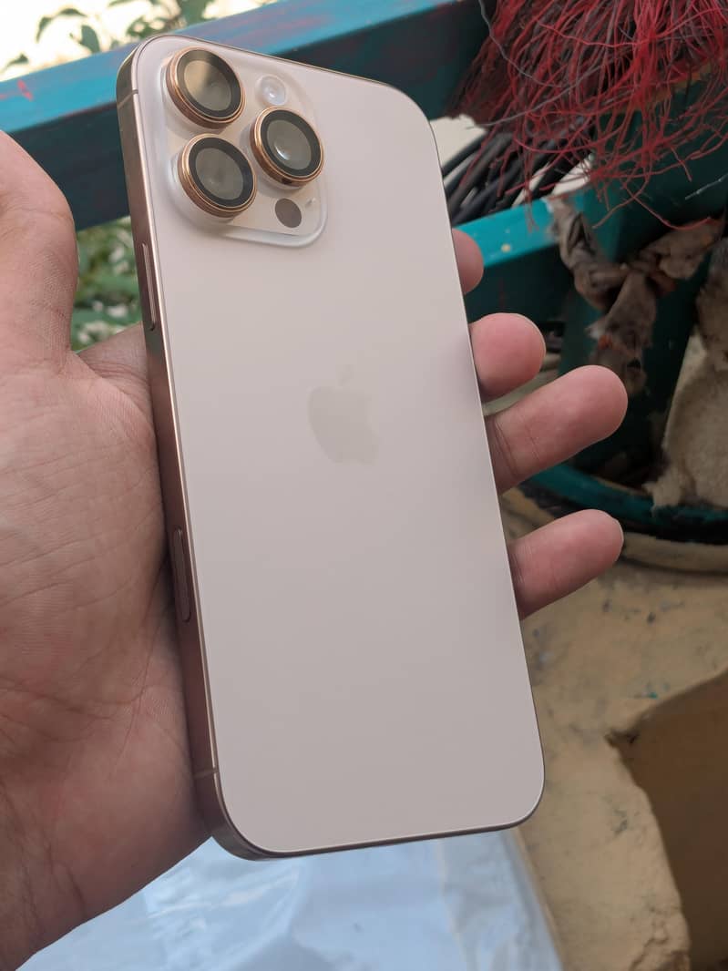 Apple iPhone 16 Pro Max 3