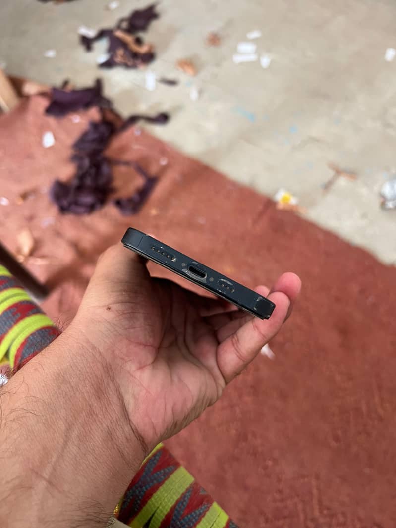Apple iPhone 13 2