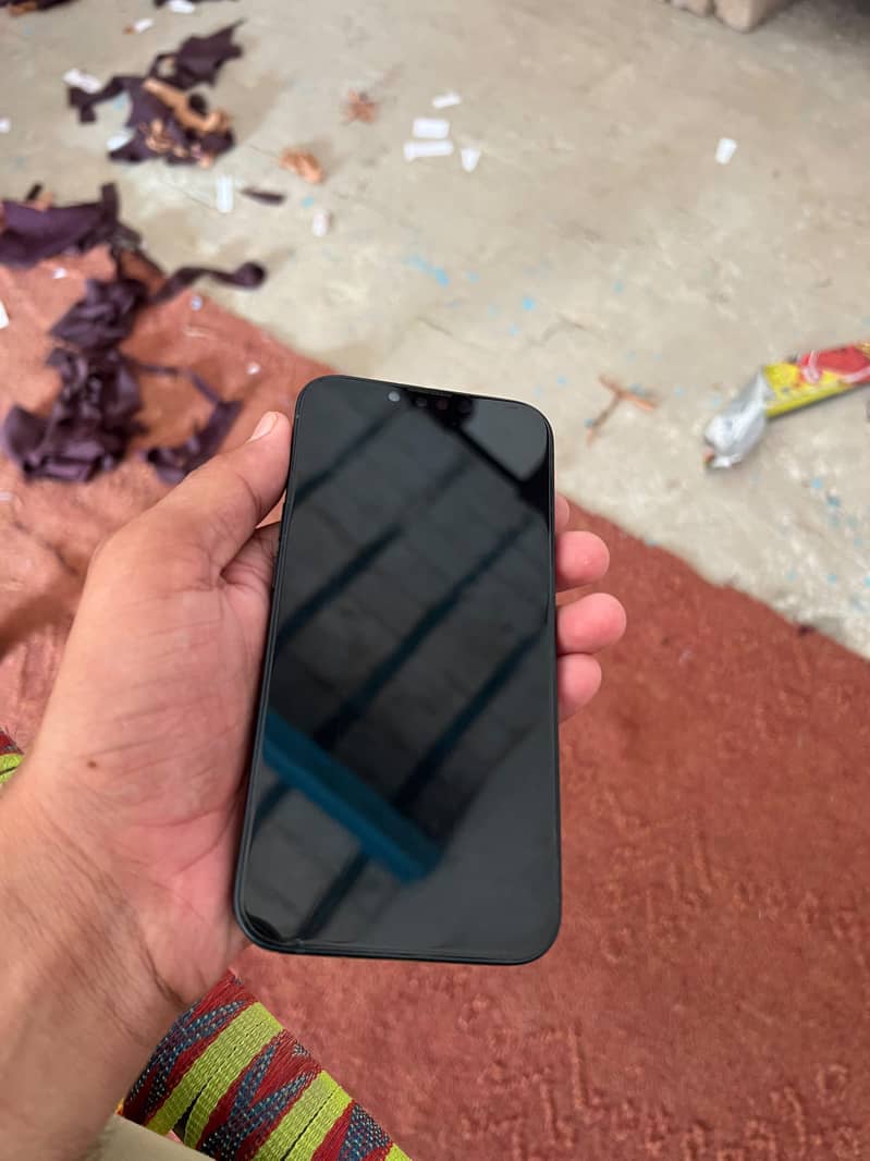 Apple iPhone 13 4