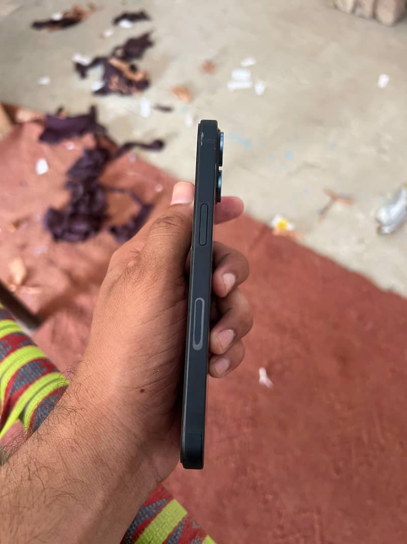 Apple iPhone 13 5