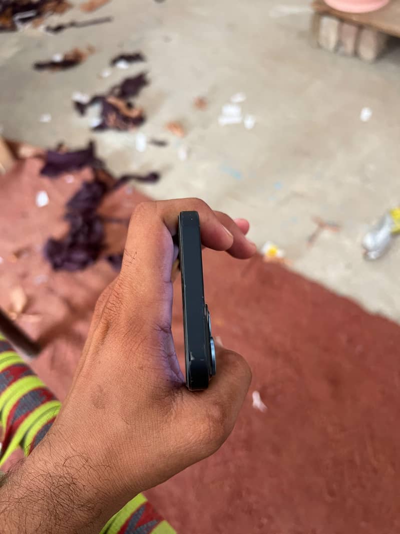 Apple iPhone 13 6