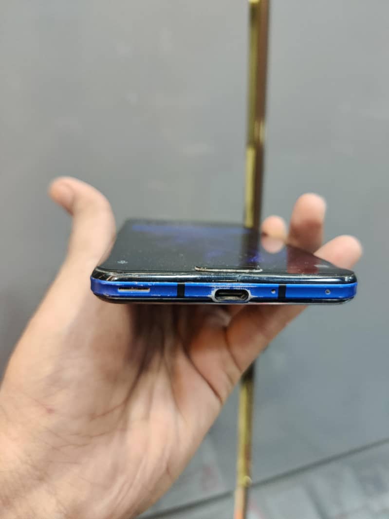 Sharp Aquos R5G 3