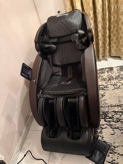 JC Buckman IndulgeUs Full Body Massage Chair - Excellent Condition