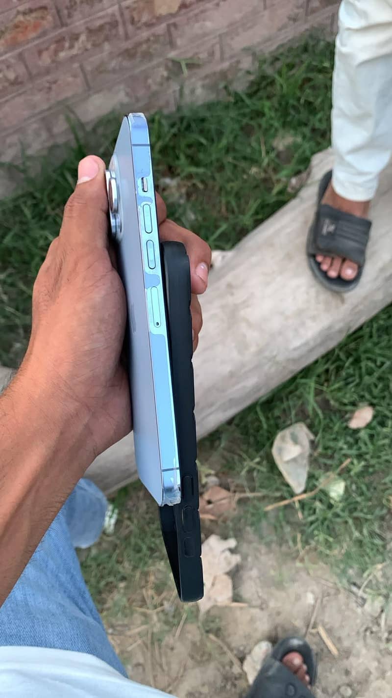 Apple iPhone 13 Pro Max 2