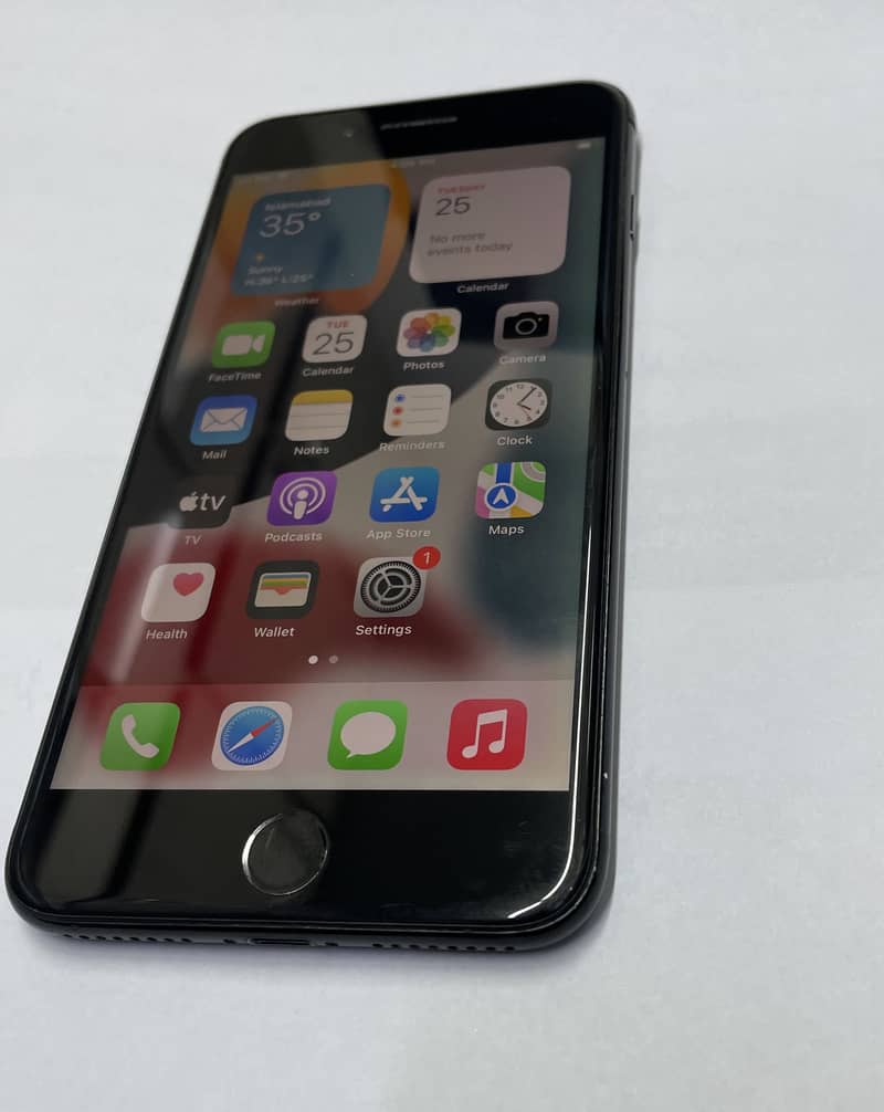 Apple iPhone 7 Plus 1