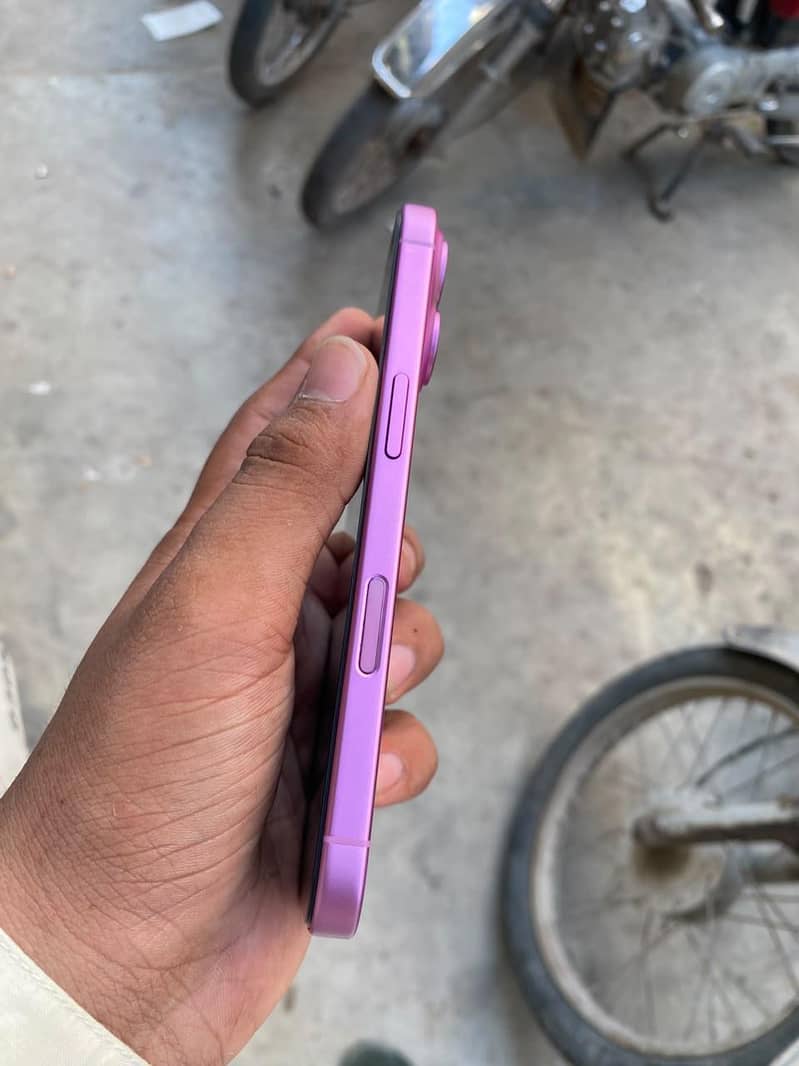 Apple iPhone 16 3