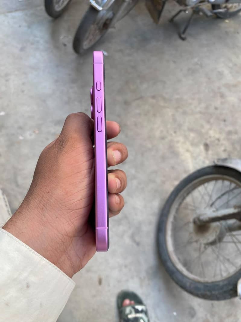 Apple iPhone 16 4