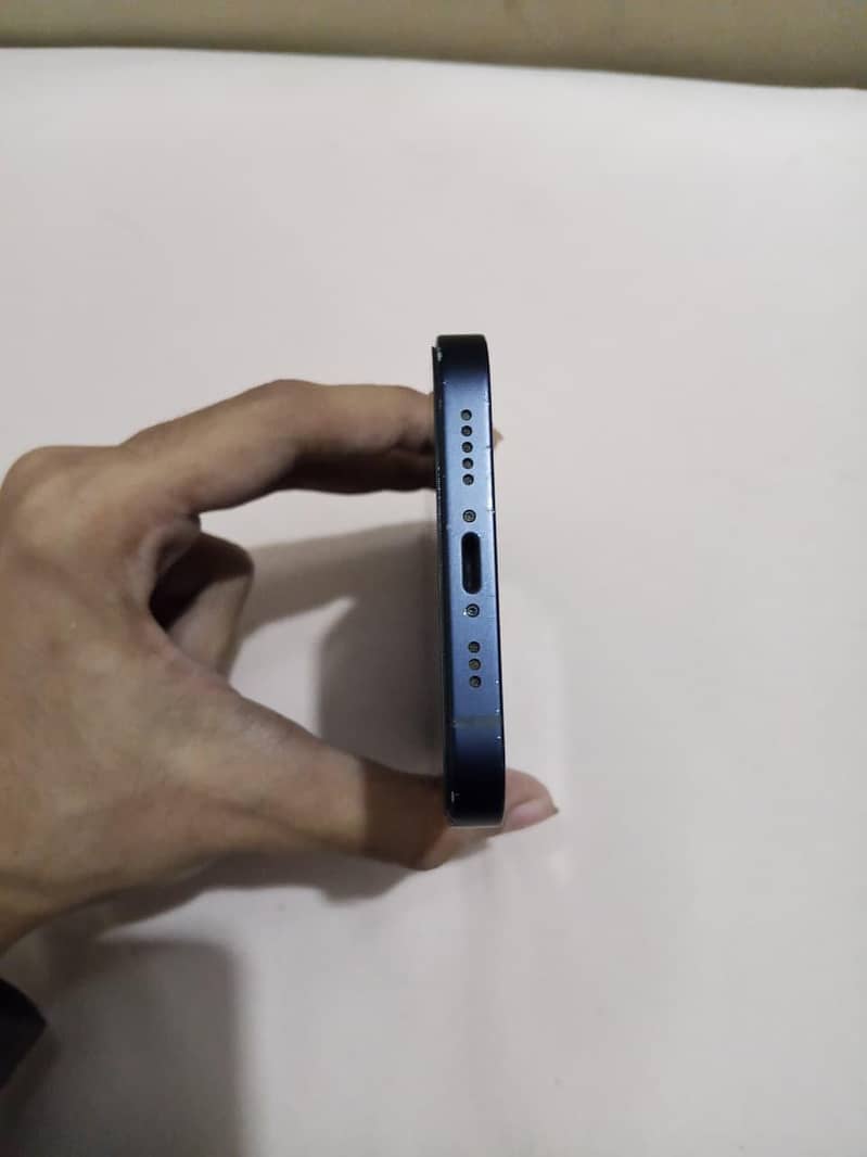 Apple iPhone 12 4