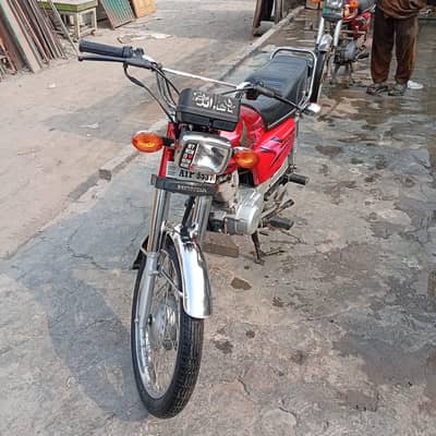 Honda 125 22/23 brand new just buy and drive