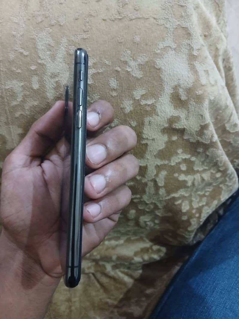 iPhone X 4