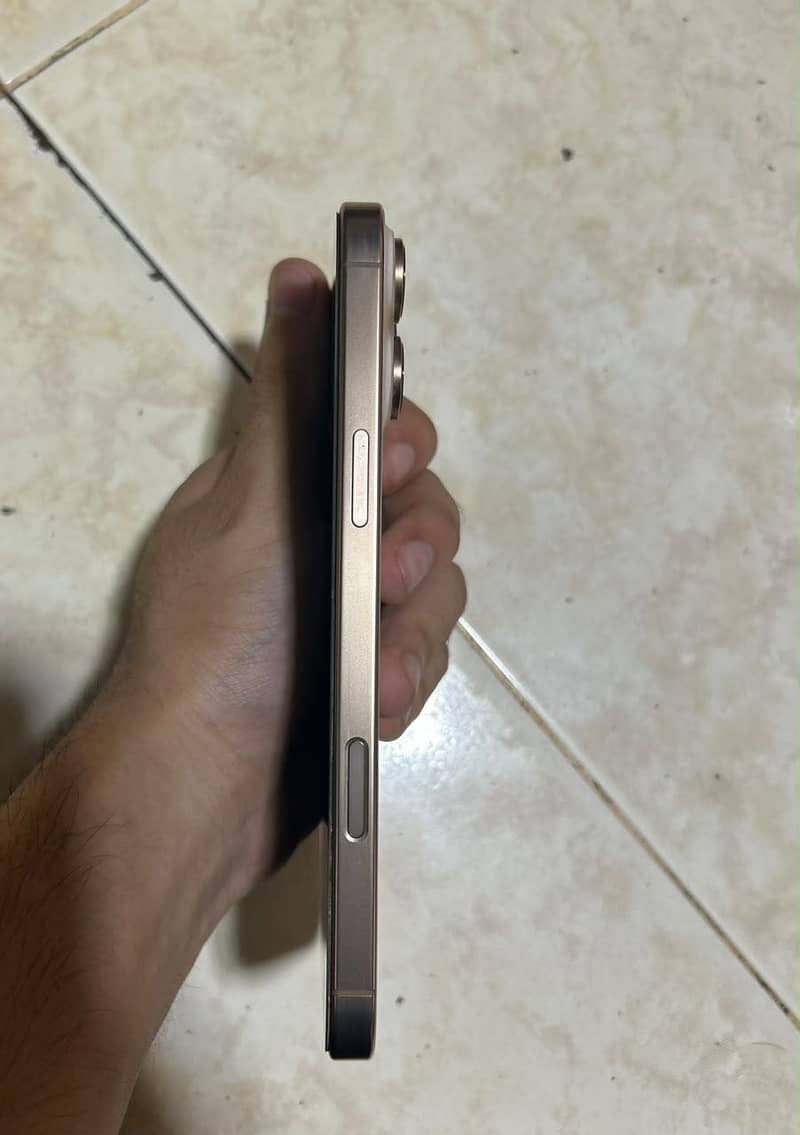 Apple iPhone 16 Pro Max 3
