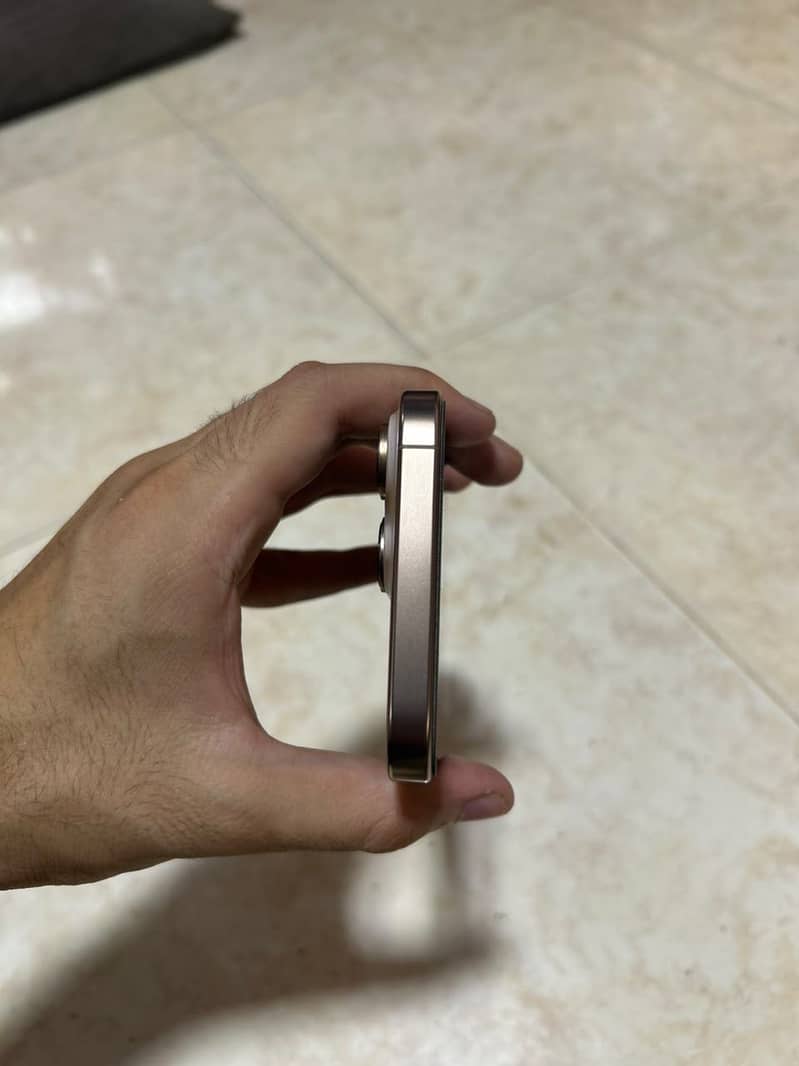 Apple iPhone 16 Pro Max 5
