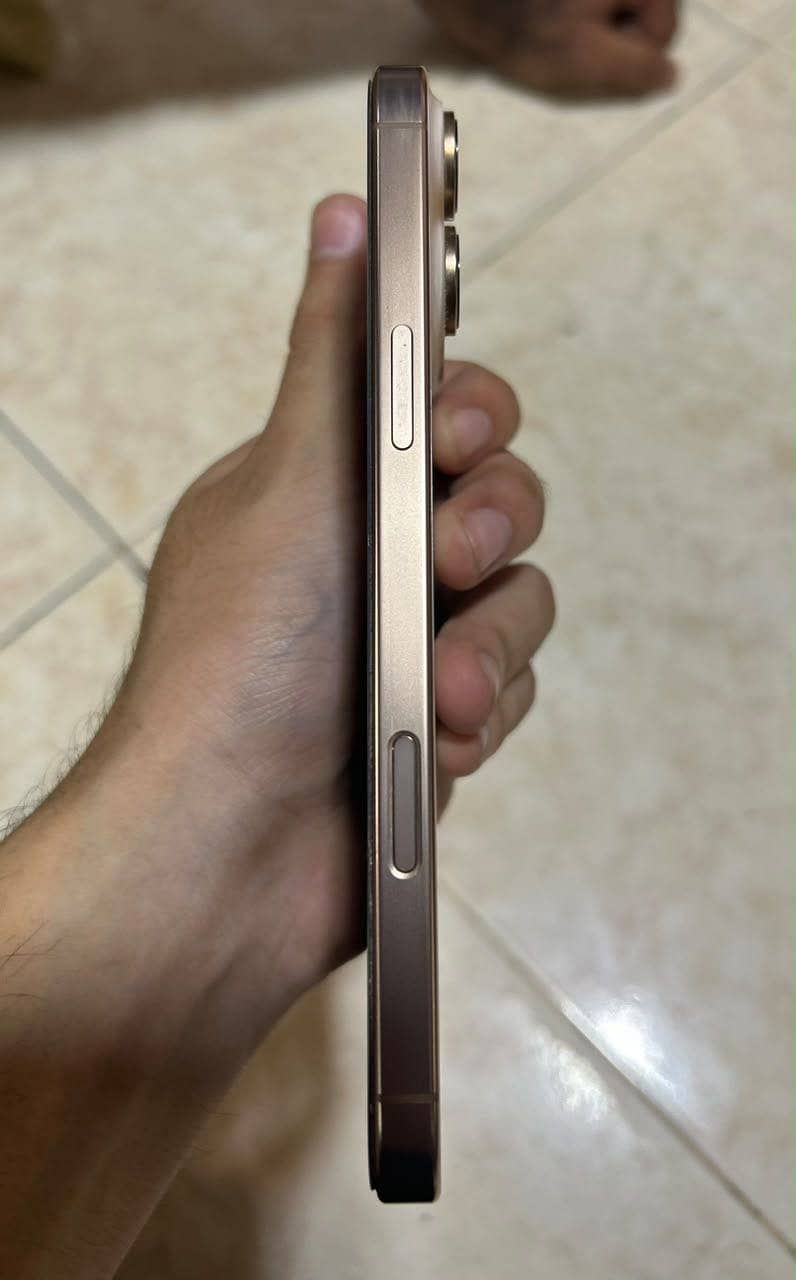 Apple iPhone 16 Pro Max 7