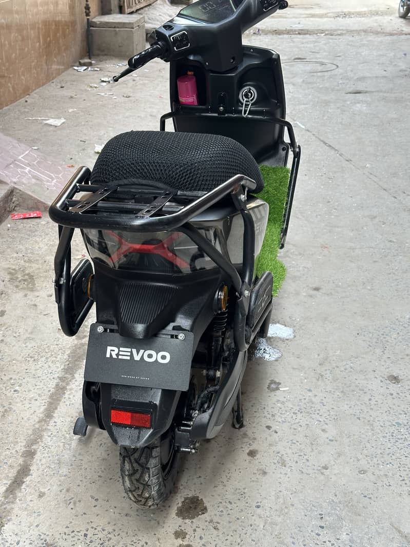 Revoo c 32 1