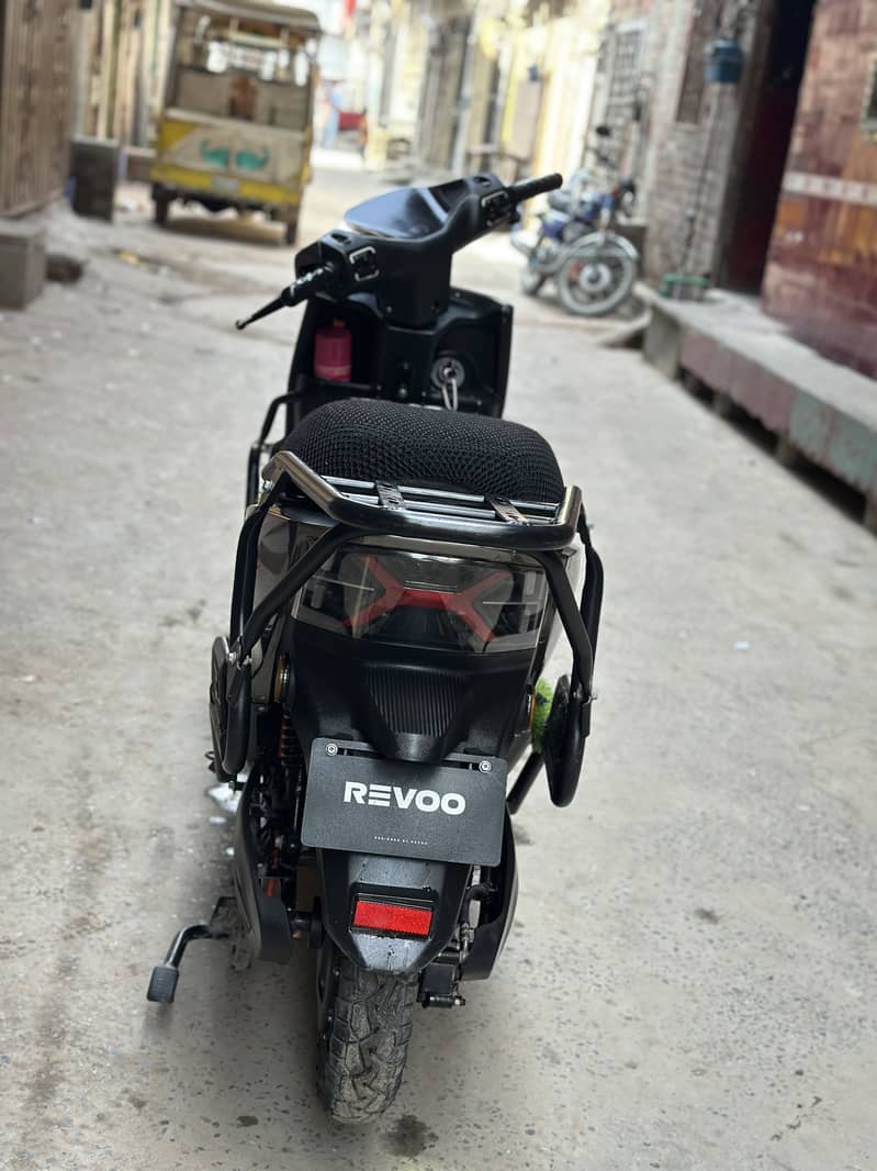 Revoo c 32 3