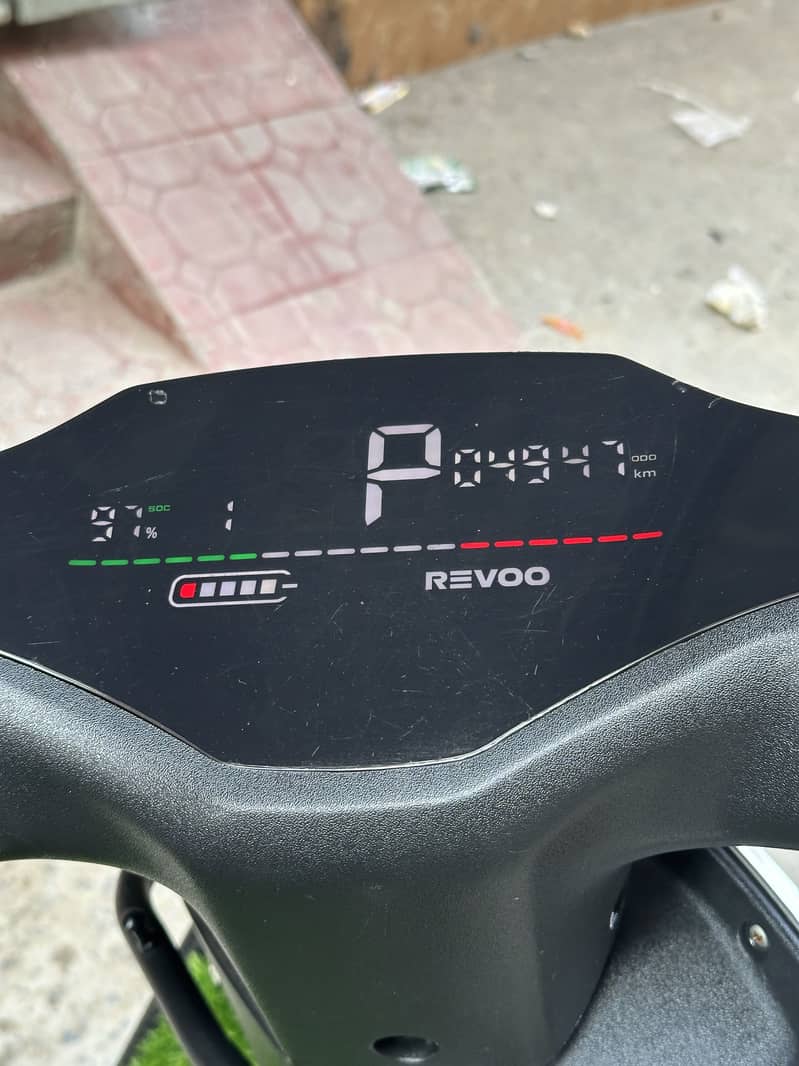 Revoo c 32 8
