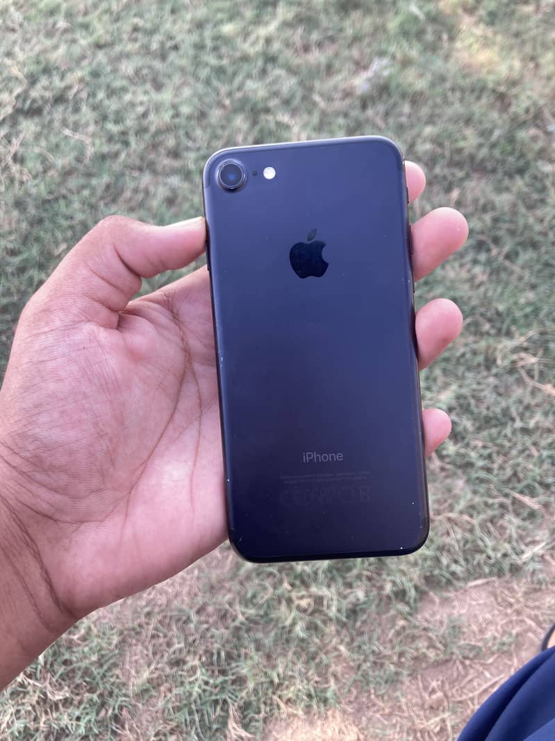 Apple iPhone 7 0