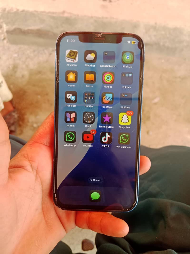 Apple iPhone 12 3