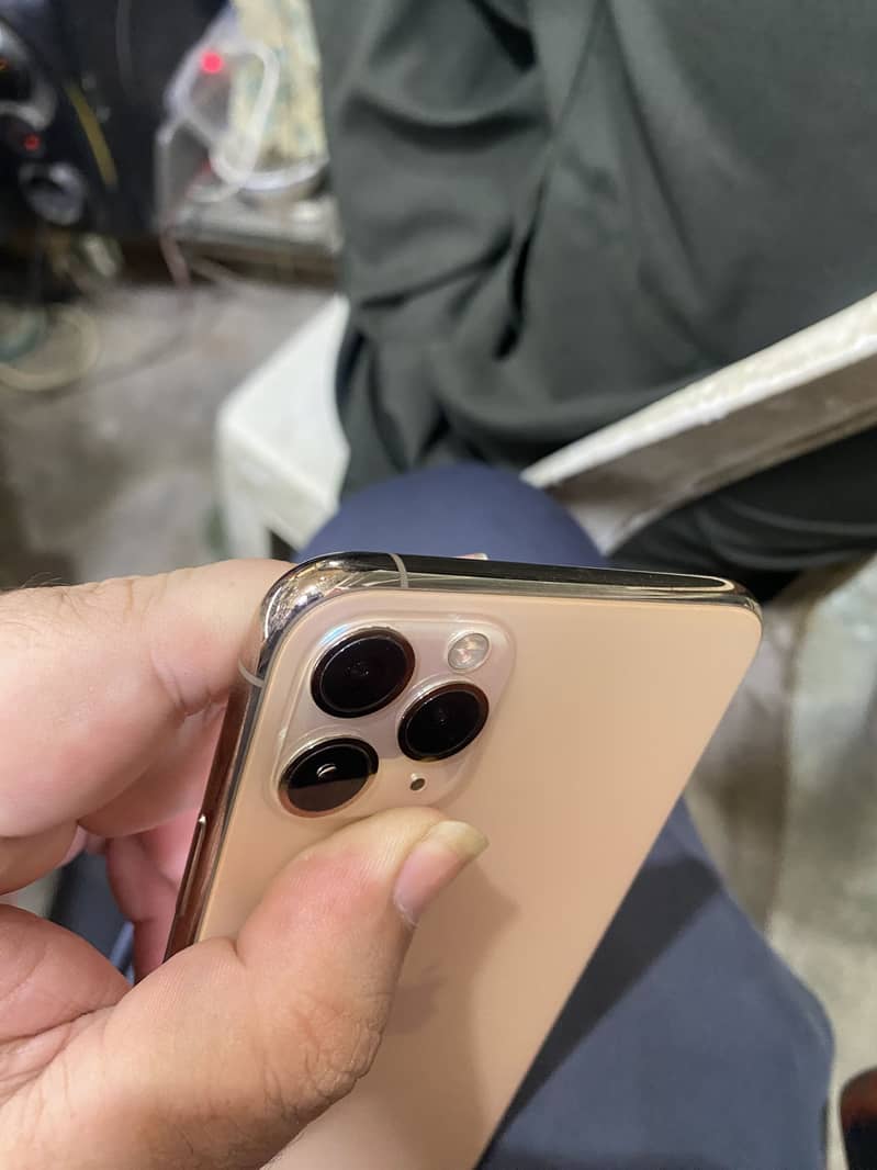 Apple iPhone 11 Pro Max 2