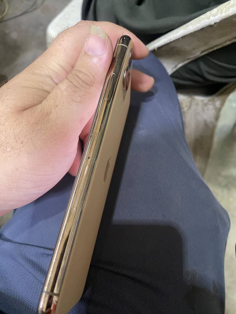 Apple iPhone 11 Pro Max 5