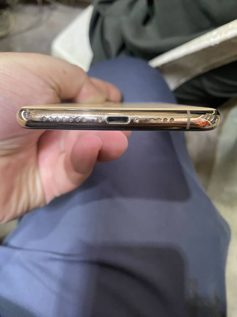 Apple iPhone 11 Pro Max 6