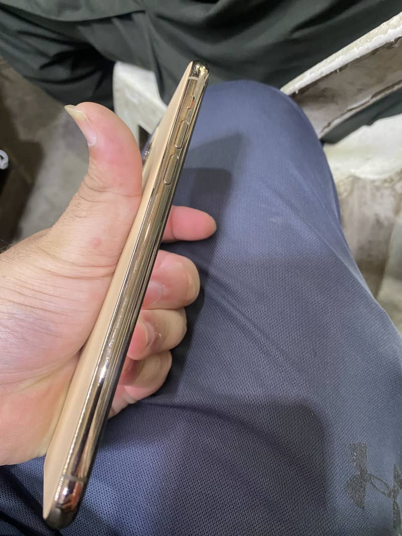 Apple iPhone 11 Pro Max 7