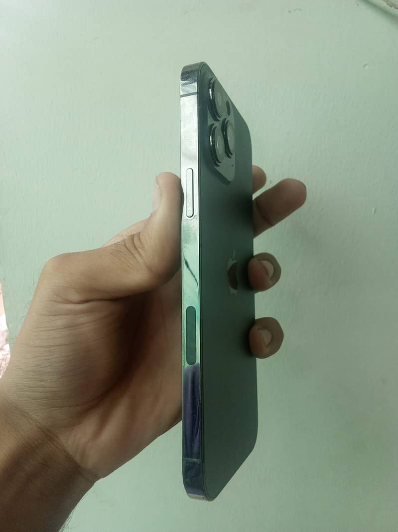 Apple iPhone 13 Pro Max 4