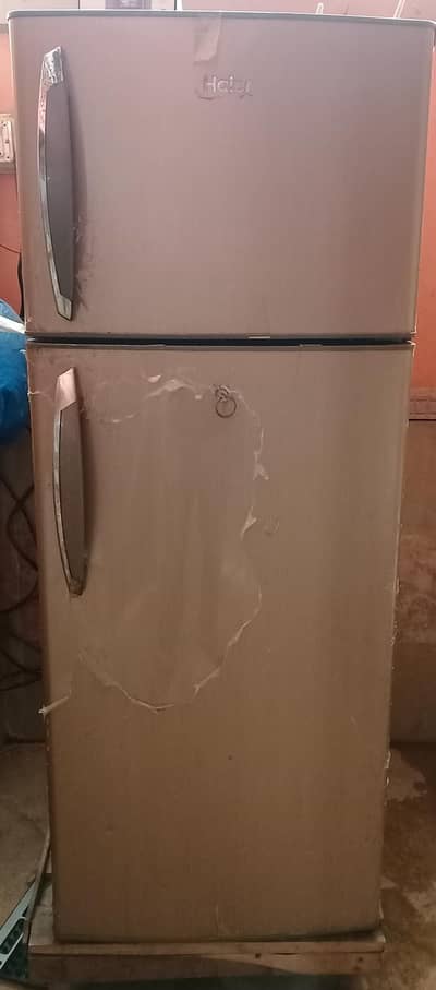 Haier Fridge HRF255