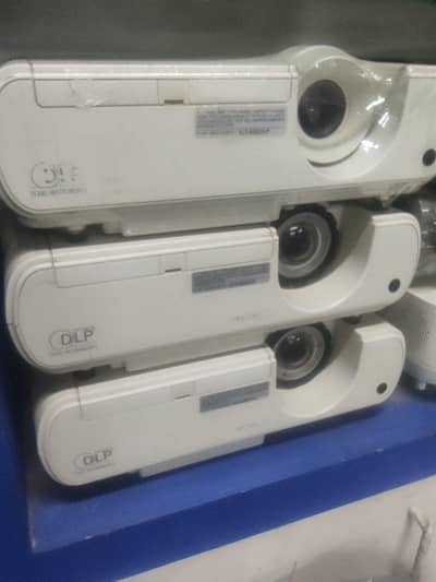 mitsubishi vga multimedia projector very good condition