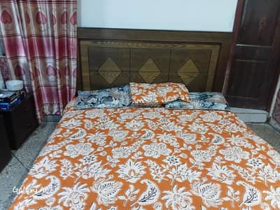 King size bed . . dressing table. . two side tables