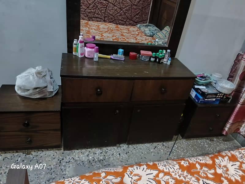 King size bed . . dressing table. . two side tables 1