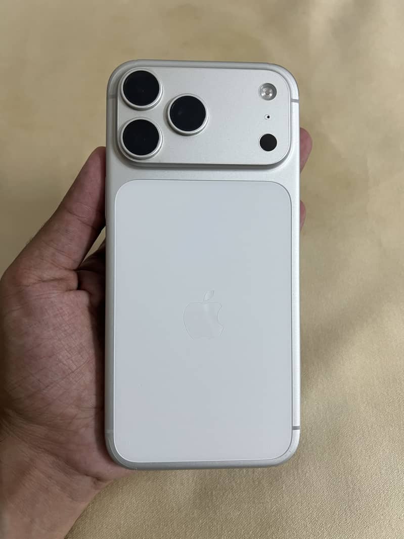 Apple iPhone 17 Pro Max 0