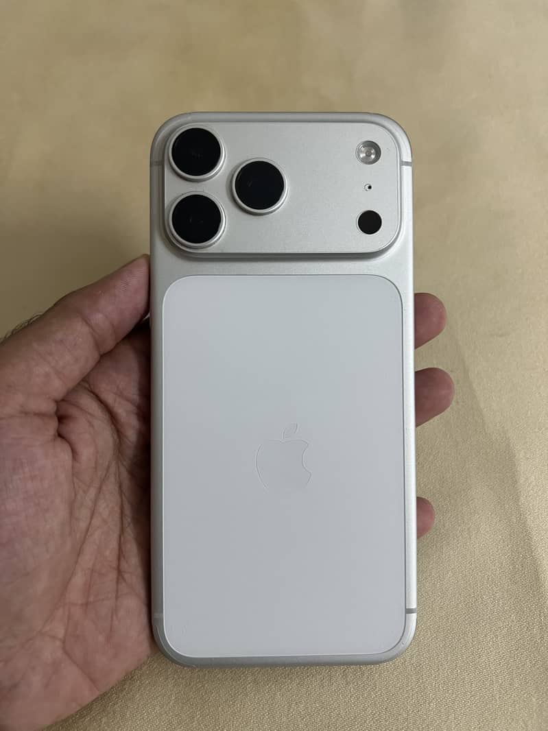 Apple iPhone 17 Pro Max 1