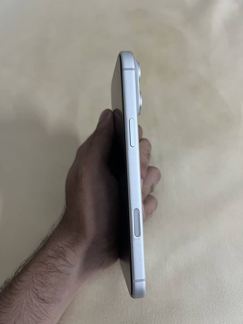 Apple iPhone 17 Pro Max 4